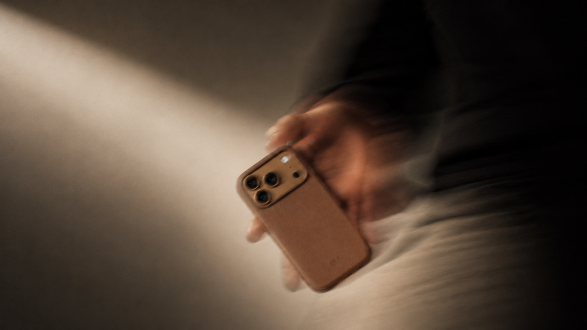TechWoven case in Sienna, motion blur hand shot